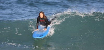 Je eerste golf surfen? Dat kan bij de surfschool in Oostduinkerke